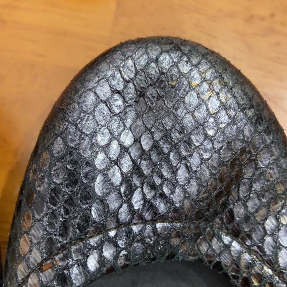 Stuart Weitzman Iridescent Snake Print Flats 7.5 - Picture 13 of 15